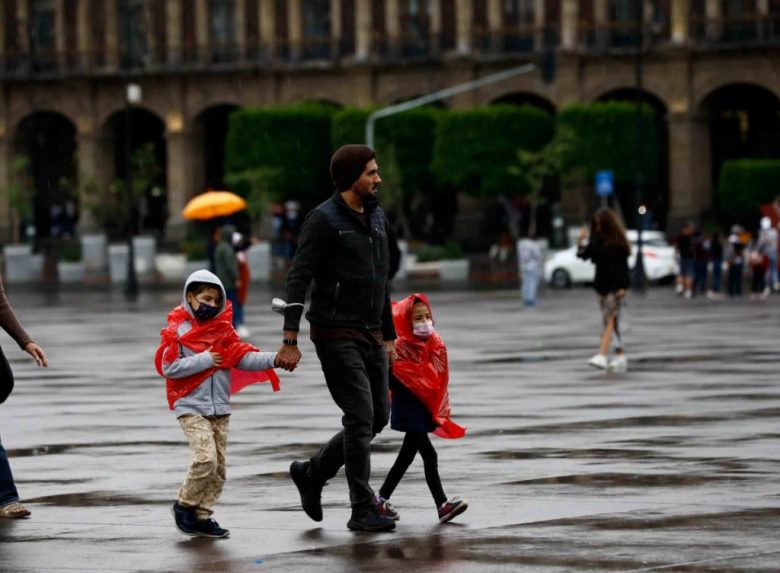 Por la celebración del Día del Padre para este año, las familias mexicanas gastarán por regalos un promedio de entre 500 y mil pesos, de acuerdo con una encuesta realizada por la firma Pluxee. La empresa detalló que dicha celebración es la tercera en popularidad, por debajo de la Navidad y el Día de la Madre