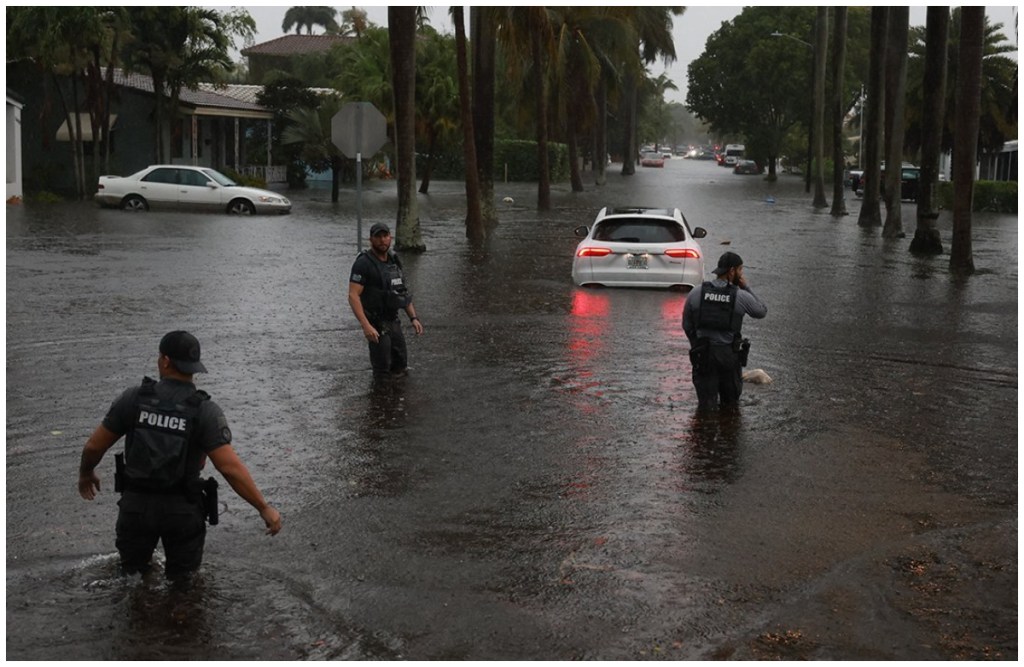 Declaran emergencia en condados del sur de Florida por intensas y repentinas lluvias que están causando inundaciones en la región