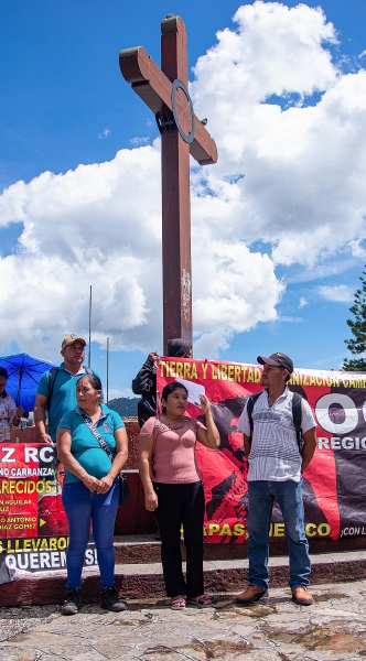 Activistas y familiares de personas desaparecidas exigen a las autoridades su búsqueda, en San Cristóbal de las Casas