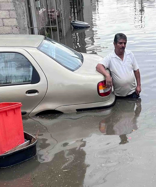 Un vecino de Rancho San Blas, en Cuatitlán, Edomex, donde hay dos mil familias afectadas por inundaciones