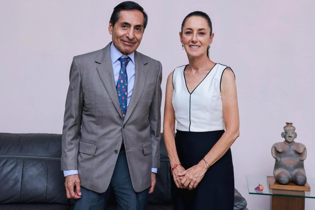El secretario de Hacienda, Rogelio Ramírez de la O., y la virtual presidenta, Claudia Sheinbaum