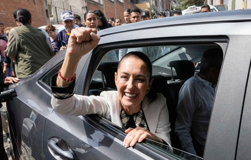 Claudia Sheinbaum, a la salida del centro de votación donde depositó su boleta el pasado 2 de junio (Foto de AP)