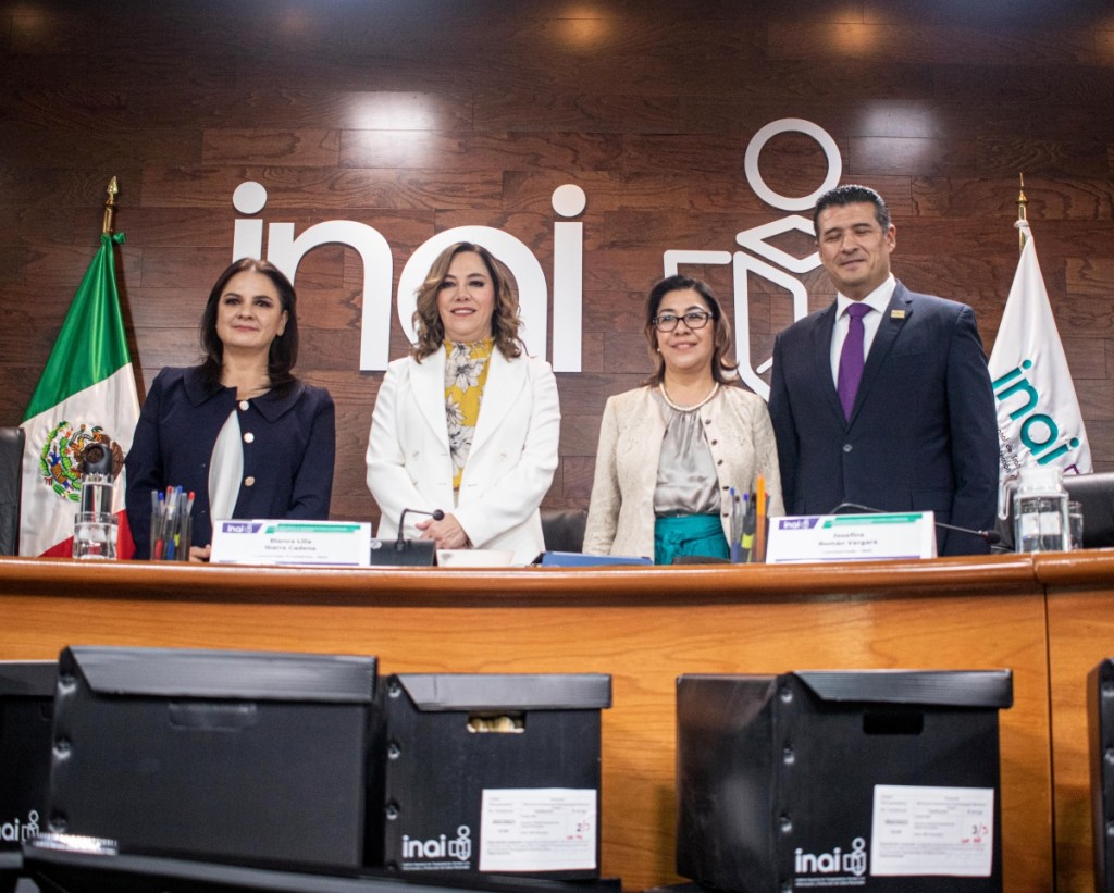 Foto de archivo de agosto pasado, cuando el Instituto Nacional de Transparencia, Acceso a la Información y Protección de Datos Personales (Inai) reinició sesiones tras 5 meses de estar paralizado. En imagen, las comisionadas Norma Julieta del Río, Blanca Lilia Ibarra, Josefina Román y el presidente, Adrián Alcalá