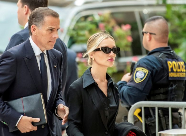 La primera dama Jill Biden llega para asistir al juicio de su hijastro Hunter Biden, en el Tribunal Federal de Distrito en Wilmington, Delaware