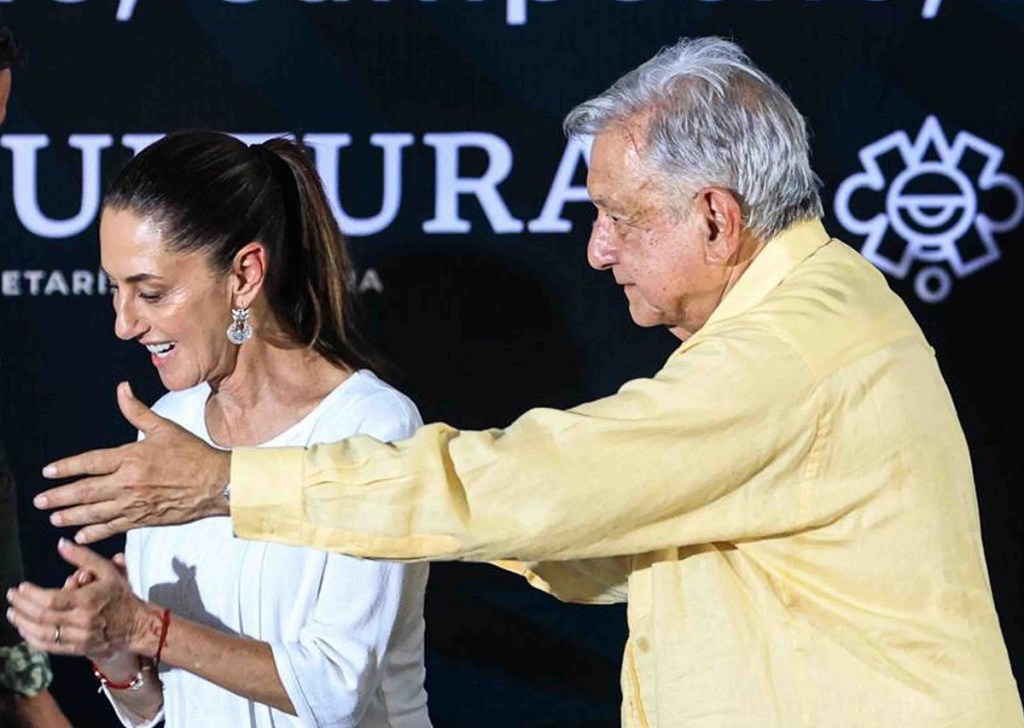 La presidenta electa, Claudia Sheinbaum, y el presidente Andrés Manuel López Obrador en una visita a Campeche (Foto de El Universal)