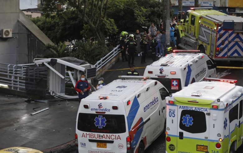 Se desploma una cabina del teleférico de Medellín