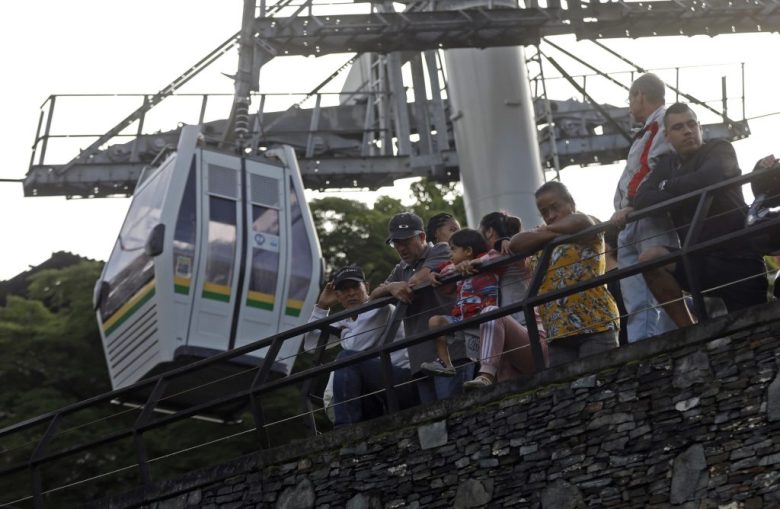 Se desploma una cabina del teleférico de Medellín