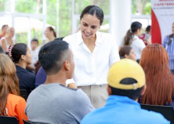 Atestigua Ana Paty Peralta mejora en la infraestructura educatuva en Cancún