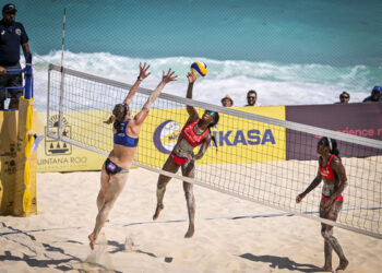 Participa en el Torneo Municipal Relámpago de Voleibol Playero Juvenil 2024 en Playa Langosta, Cancún