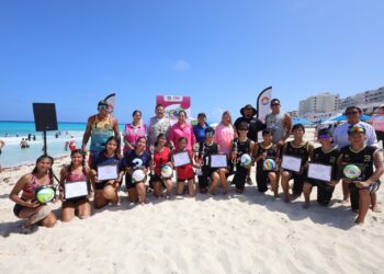 Premian a Ganadores del «Torneo Mpal. Relámpago de Voleibol Playero Juvenil 2024»