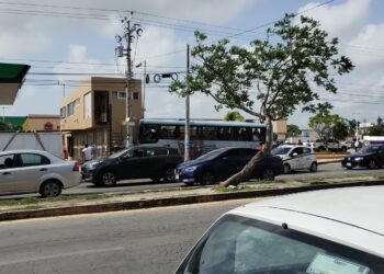 Autobús de la Ruta 17 Choca contra Muro de Pemex en Cancún: Múltiples lesionados