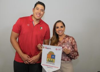 Mara Lezama Abandera a Carlos Sansores para los Juegos Olímpicos de París 2024