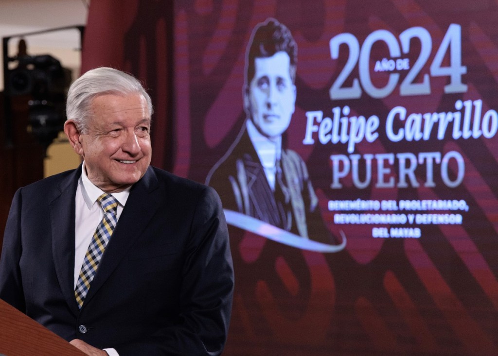 El presidente Andrés Manuel López Obrador en su conferencia mañanera, donde informó que hará público su testamento político (Foto de EFE)