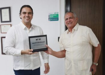 UT Cancún BIS Honra a su Consejero Augusto Sosa Espinosa