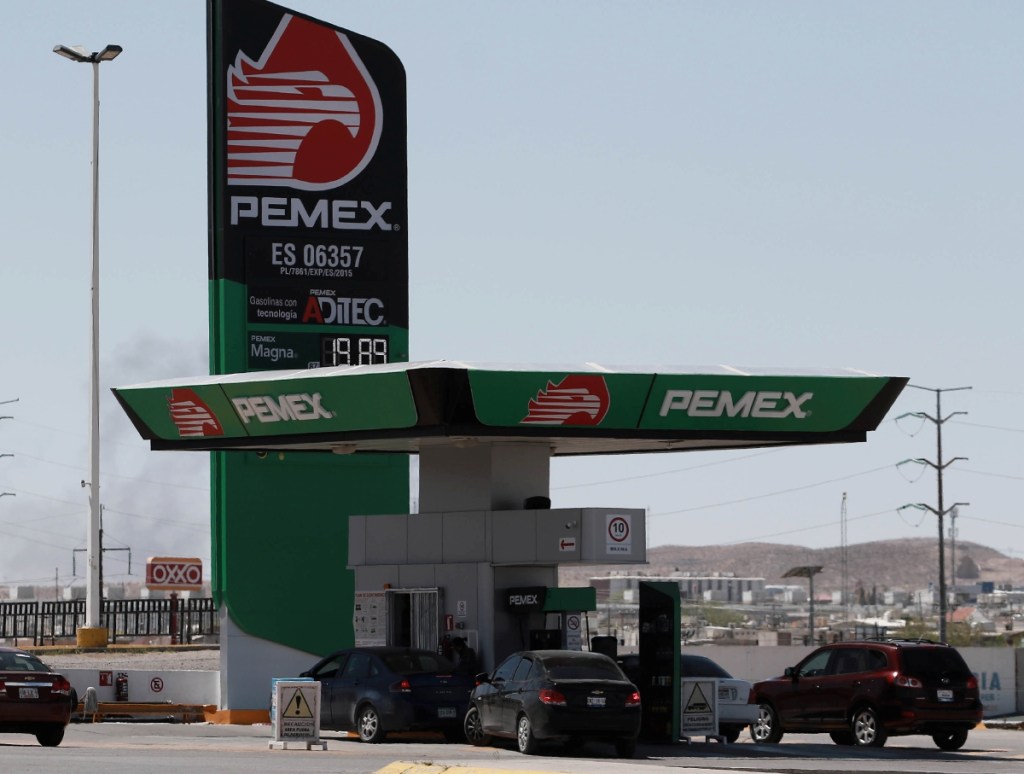 El director de Pemex explicó que hasta la reforma energética había 12 mil 500 estaciones que operaban bajo la marca de la petrolera local