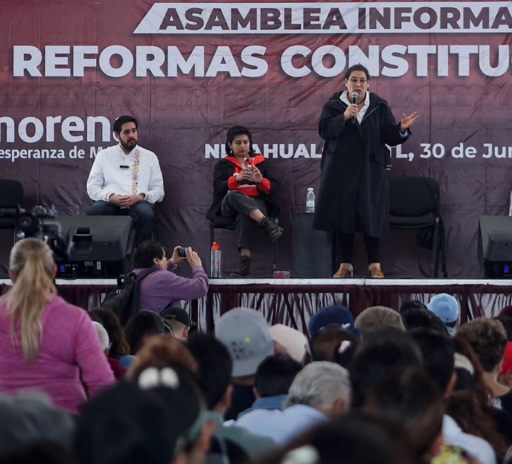 La ministra Lenia Batres Guadarrama, en el Foro informativo sobre la reforma judicial en la explanada municipal de Nezahualcóyotl, ayer