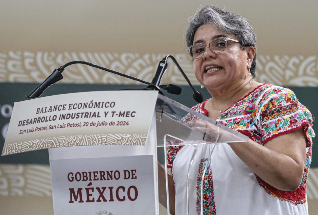 Raquel Buenrostro, secretary of Economy, during an event where they presented the economic balance