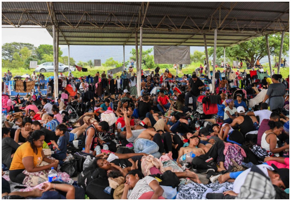 Autoridades guatemaltecas afirman que no estaban listas para lidiar con la afluencia masiva de mexicanos que escapan de la violencia en Chiapas