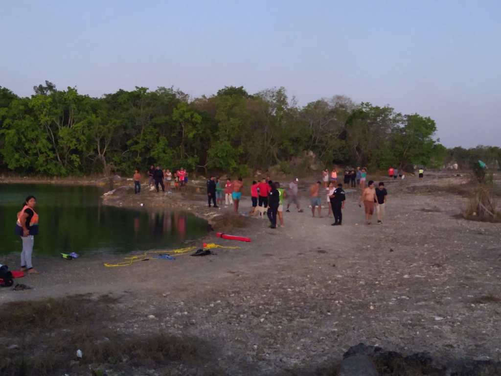 Hombre muere ahogado en Tulum tras caer de un kayak