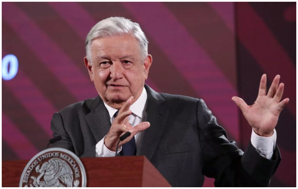 AMLO asegura que la falta de resultados del Insabi fue un "tropiezo administrativo", pero minimiza el fracaso del proyecto.