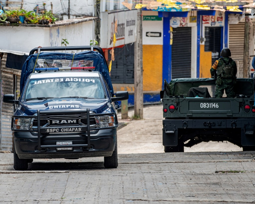 El papel que tiene el ejército mexicano en la seguridad del país ha permeado para mal en las policías estatales, señala un reporte