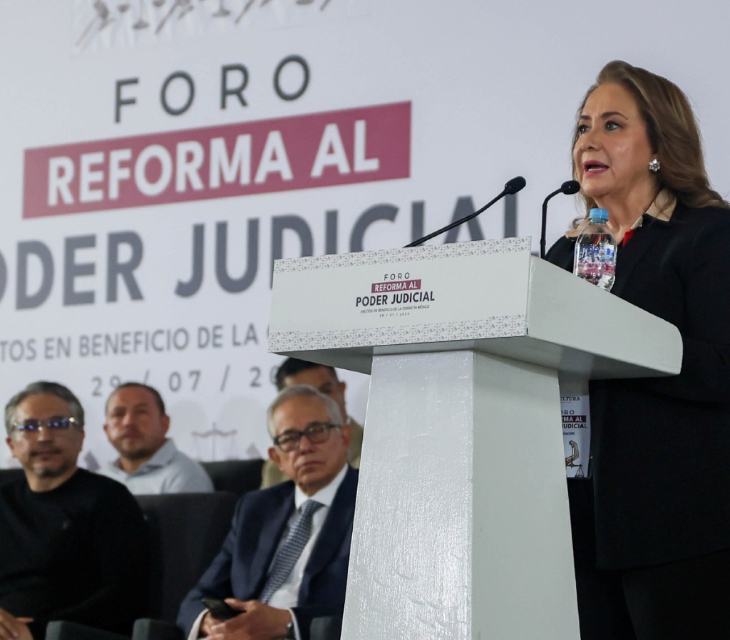 Yasmín Esquivel Mossa, ministra de la Suprema Corte de Justicia, en su intervención en el foro sobre la reforma al Poder Judicial