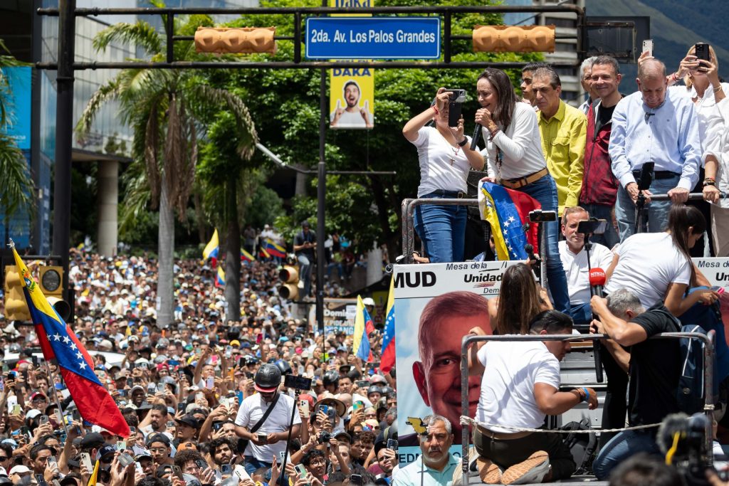 María Corina Machado y Edmundo González, lideraron una manifestación de miles de ciudadanos que Nicolás Maduro califica de 