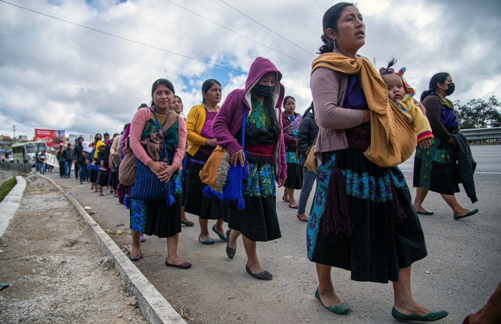 Indígenas desplazados de Chenalhó. Grupos criminales obligan a gente de comunidades a unirse a ellos