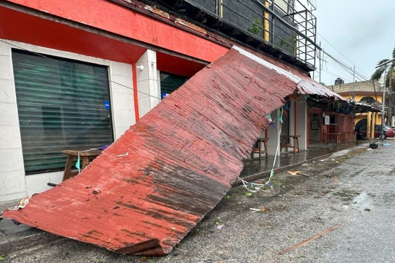 Aspecto de los daños que dejó el huracán Beryl en Tulum (Foto de EFE)