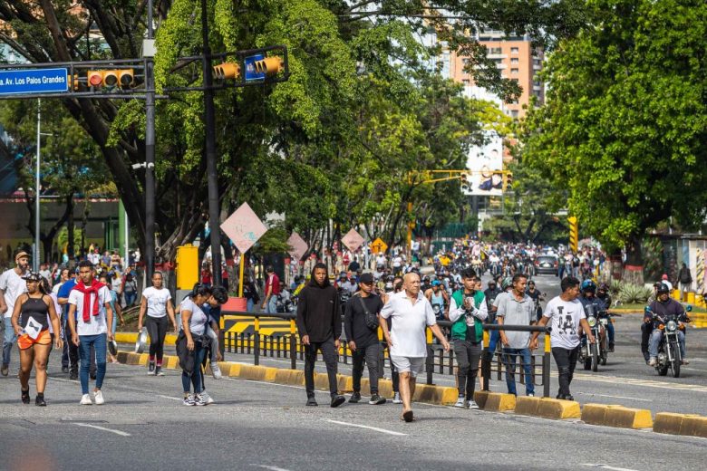 Cientos de personas protestan en Venezuela contra la reelección de Nicolás Maduro