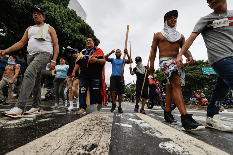 Cientos de personas protestan en Venezuela contra la reelección de Nicolás Maduro