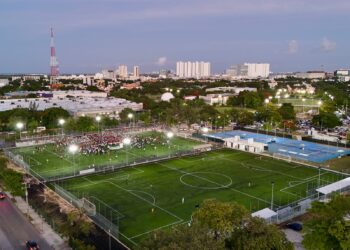 Inauguran autoridades Estatales y Municipales Unidad Deportiva en la SM 21