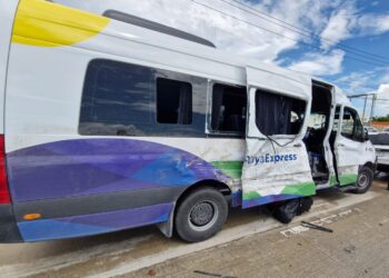 Cinco lesionados en aparatoso choque en el bulevar Colosio de Cancún