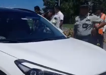 Conflicto en el Aeropuerto de Cancún: Guardia Nacional Detiene a Conductora de Uber Tras Altercado con Taxistas