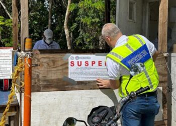 Suspende Protección Civil Construcción de Desarrollo Habitacional en Playa del Carmen Tras Incendio Forestal