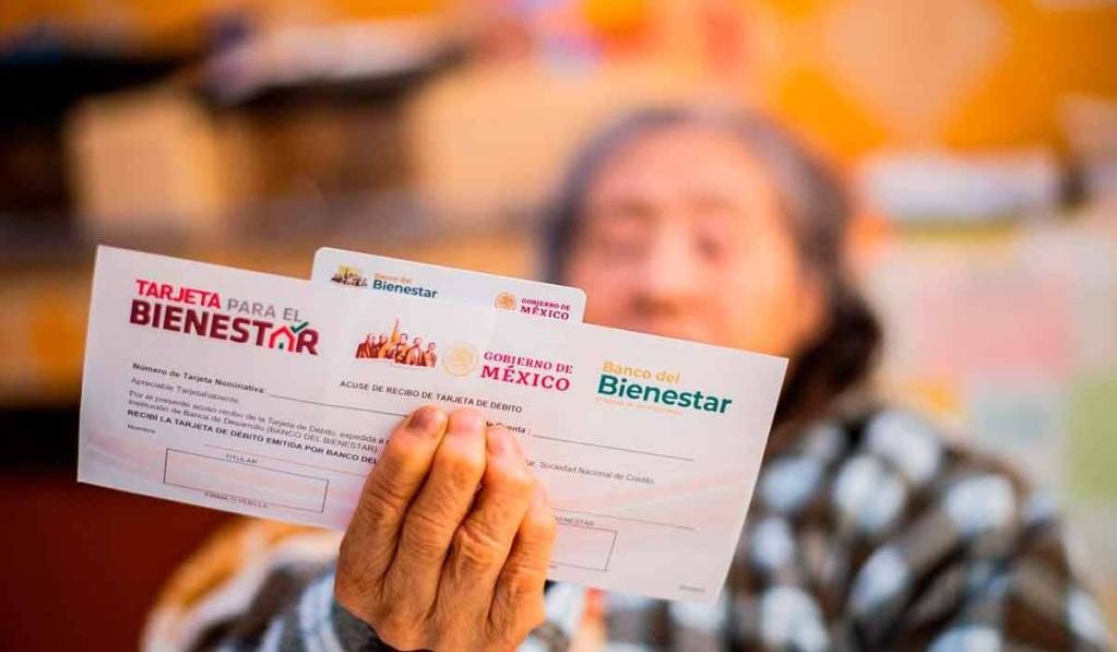 Alertan a adultos mayores por estafa con la Pensión del Bienestar a través de WhatsApp; estos son los detalles