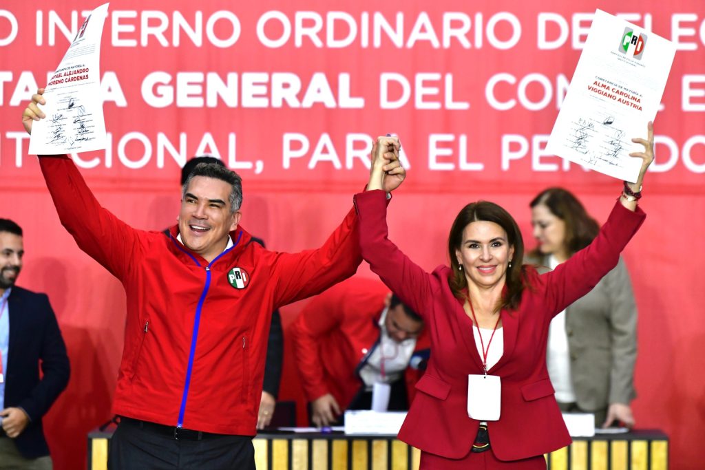 'Alito' Moreno y Carolina Viggiano repiten en la dirigencia nacional del PRI tras ganar mayoría de votos de los consejeros