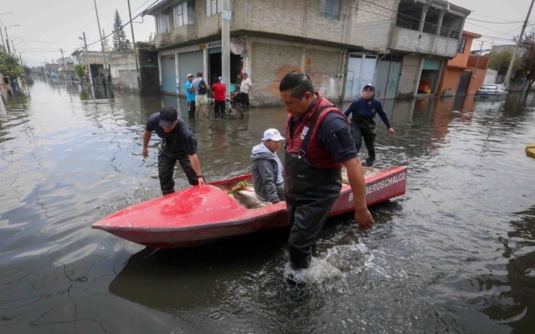 Familias de Chalco, Estado de México, llevan 12 días viviendo con sus casas inundada con aguas residuales. Las intensas lluvias de los últimos días generaron inundaciones y afectaciones en el municipios