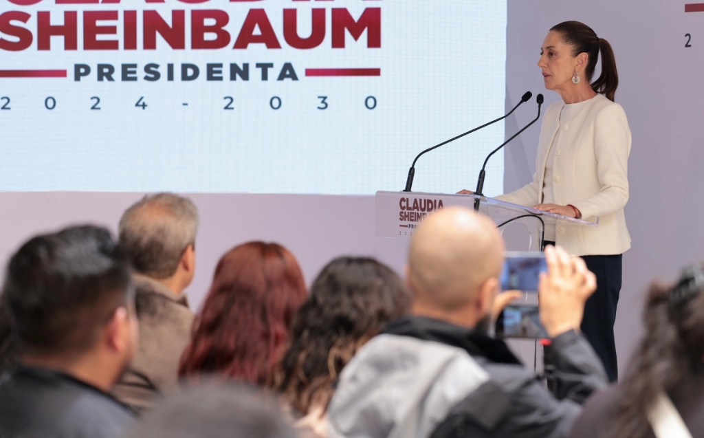 La presidenta electa, Claudia Sheinbaum Pardo, en reciente rueda de prensa. Altagracia Gómez Sierra, su enlace con el sector privado, se reunió con 60 empresarios yucatecos