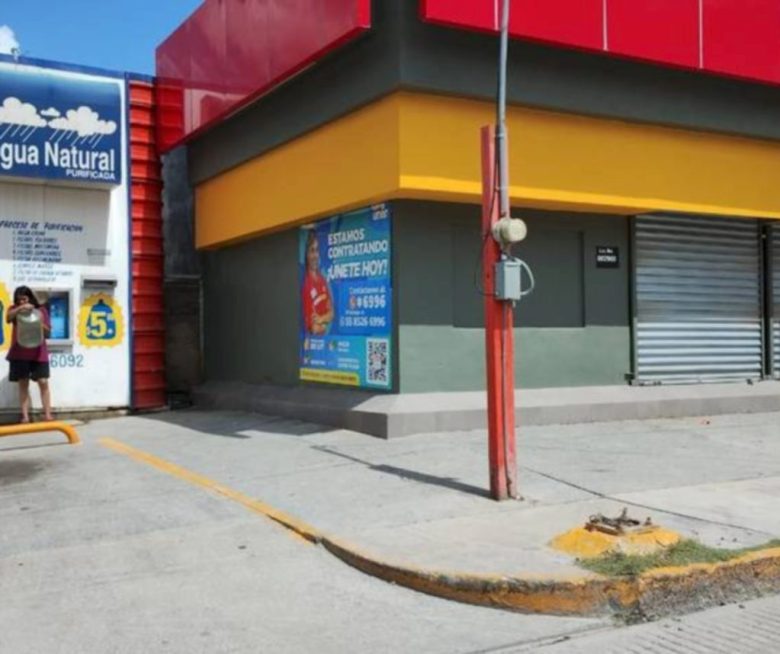 2 de agosto de 2024: Tiendas Oxxo y Oxxo gas de Nuevo Laredo reabrirán sus puertas tras asedio del crimen organizado, con mayor vigilancia y botones de pánico (Redes sociales)