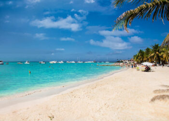 Playas de Isla Mujeres Mantienen Distintivo Blue Flag por Tercer Año Consecutivo: Compromiso con la Excelencia y la Conservación