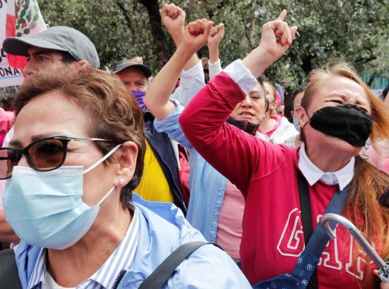 Organizaciones opositoras y la excandidata presidencial Xóchitl Gálvez denunciaron ayer ante el INE una “fraudulenta sobrerrepresentación”, en la que, dicen, el oficialismo obtendría más escaños en el Congreso de los que ganó en la elección y le permitiría reformar la Constitución