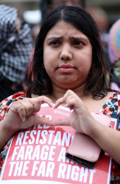 Una serie de manifestaciones contra el racismo han emergido esta semana en Inglaterra en respuesta a ataques de extremistas de derecha hacia individuos de diversas nacionalidades, a raíz de una tragedia ocurrida el lunes en Southport. Se temen posibles actos de violencia este fin de semana