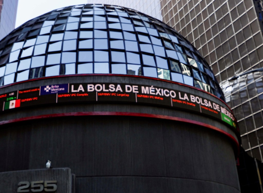 La Bolsa Mexicana registró ayer un avance del 1.02% en su principal indicador, para apuntarse ganancias en 7 de las últimas 8 sesiones