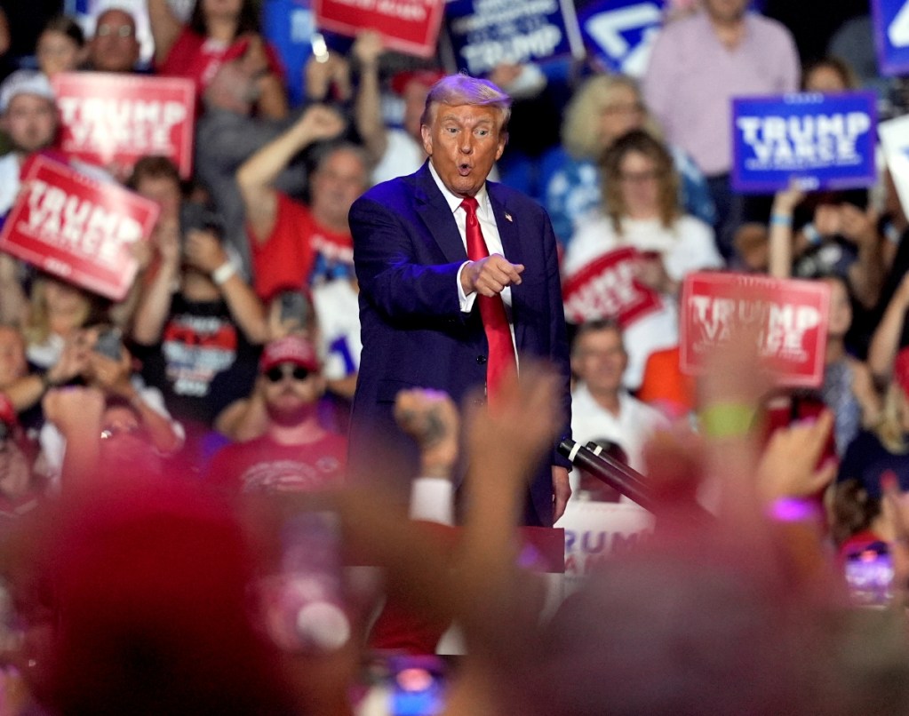 El expresidente estadounidense Donald Trump habla en un acto de campaña en Wilkes-Barre, Pensilvania