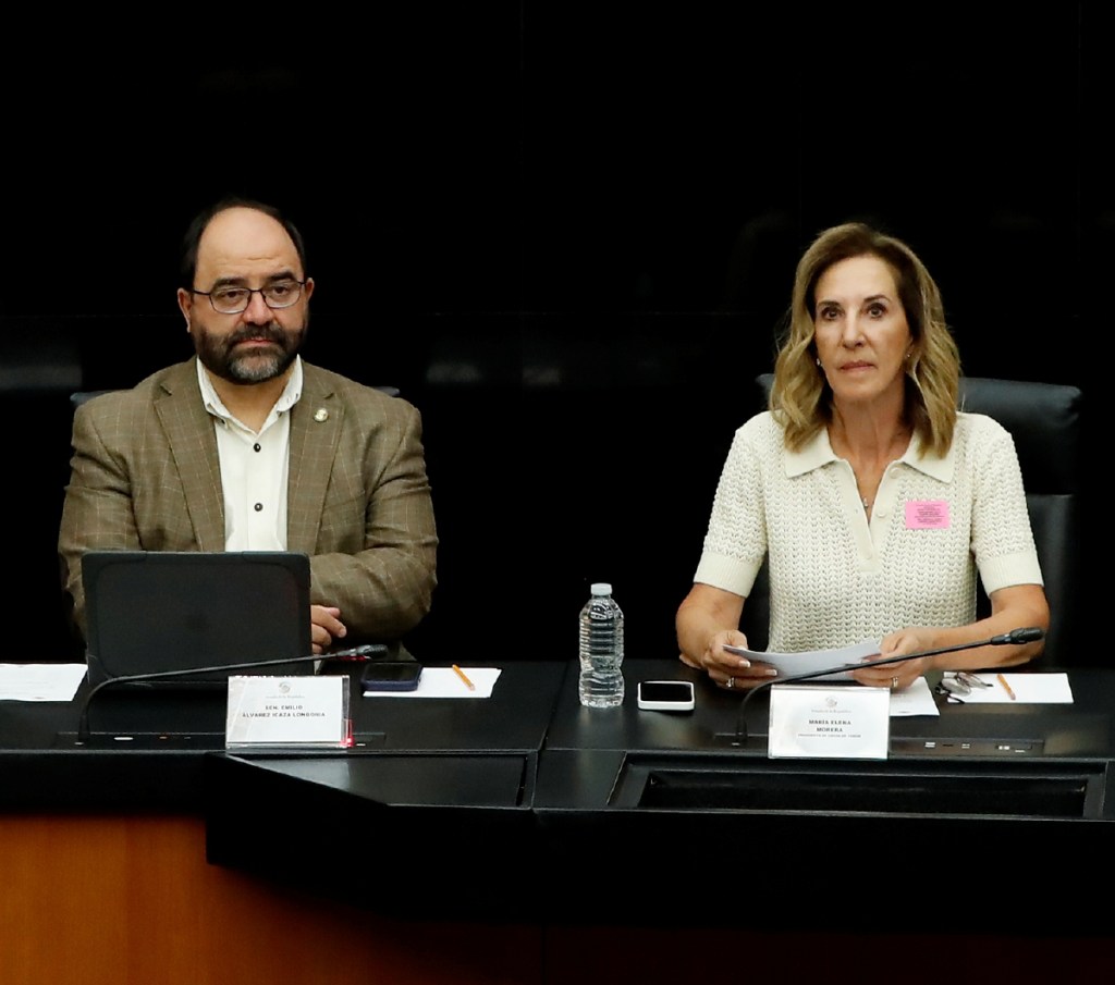 El senador Emilio Álvarez Icaza y María Elena Morera, presidenta de Causa en Común, durante el informe de la Guardia Nacional, ayer