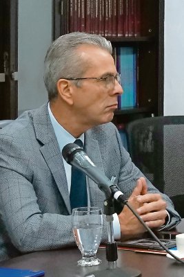 Juan Carlos Delpino, rector del CNE, durante una reunión del organismo antes de la elección