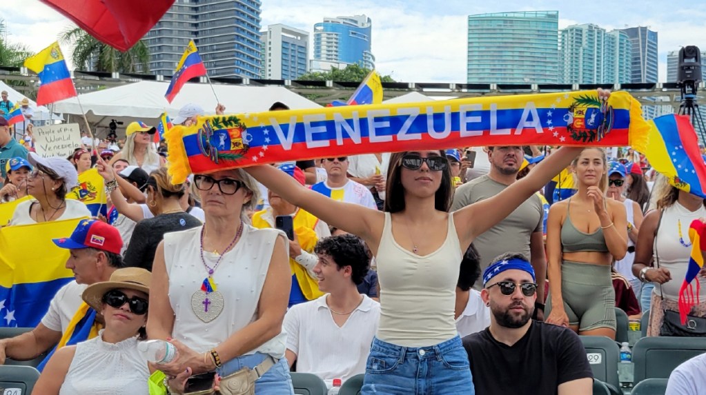 Venezolanos, el sábado 17, en el parque de Bayfront en Miami