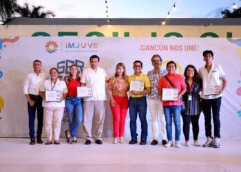 Premian a jóvenes cancunenses en exitoso cierre del Mes de la Juventud