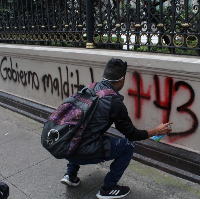 Estudiantes de escuelas Normalistas protestaron ante Gobernación